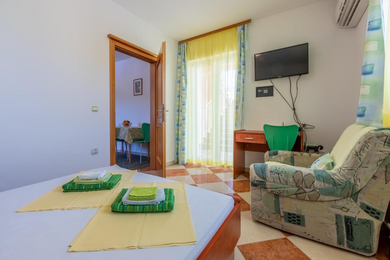 Apartmani Jarić Novi Vinodolski Bagian luar foto