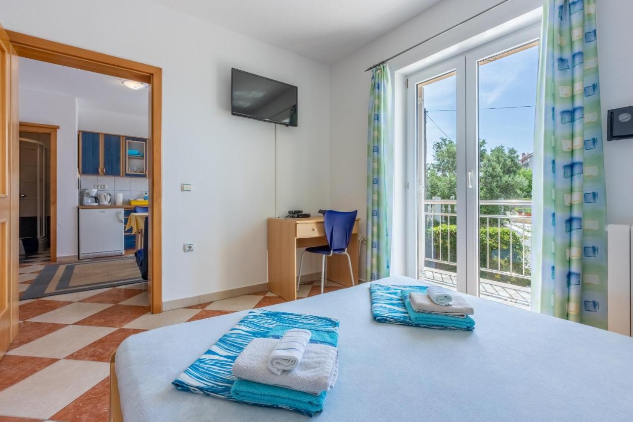 Apartmani Jarić Novi Vinodolski Bagian luar foto