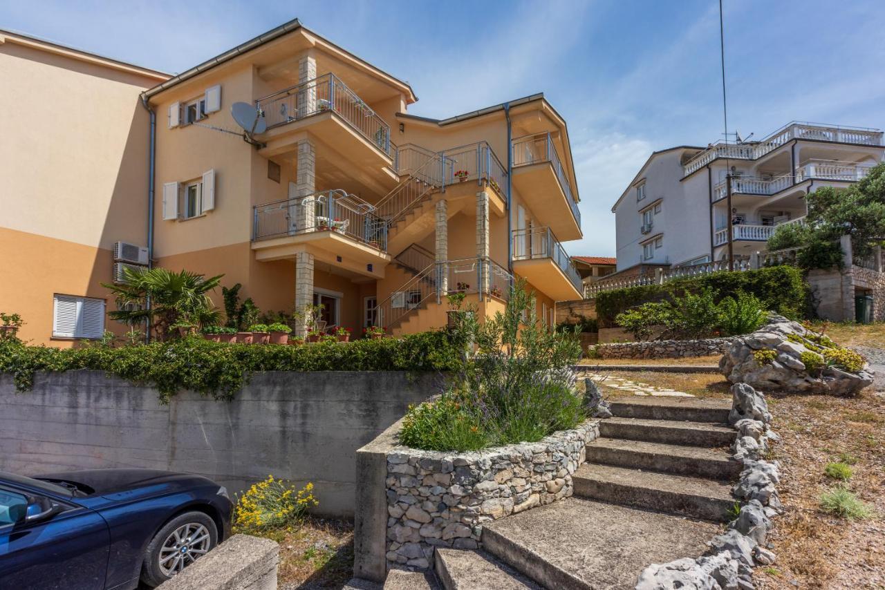 Apartmani Jarić Novi Vinodolski Bagian luar foto