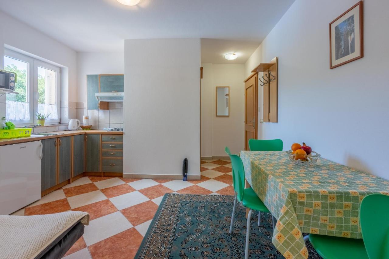 Apartmani Jarić Novi Vinodolski Bagian luar foto