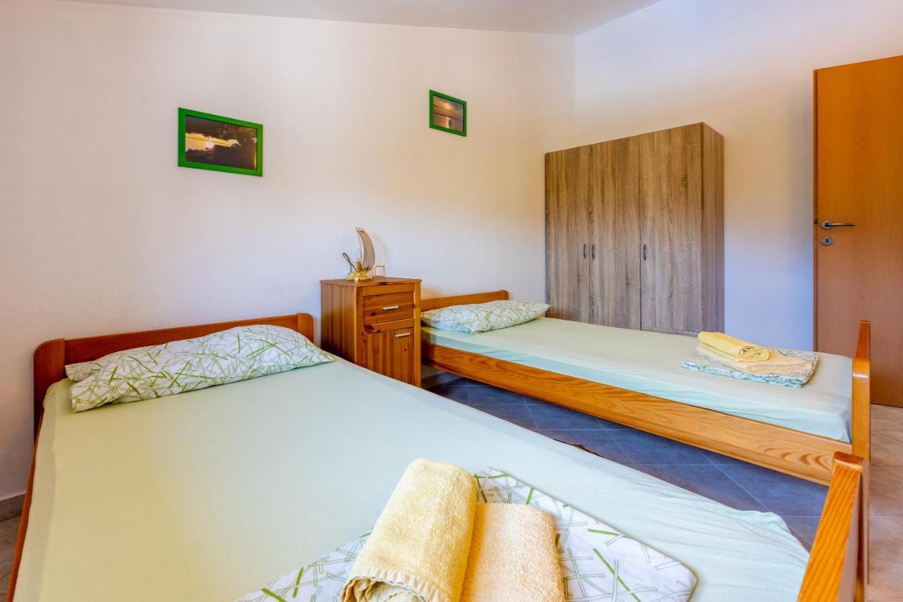 Apartmani Jarić Novi Vinodolski Bagian luar foto