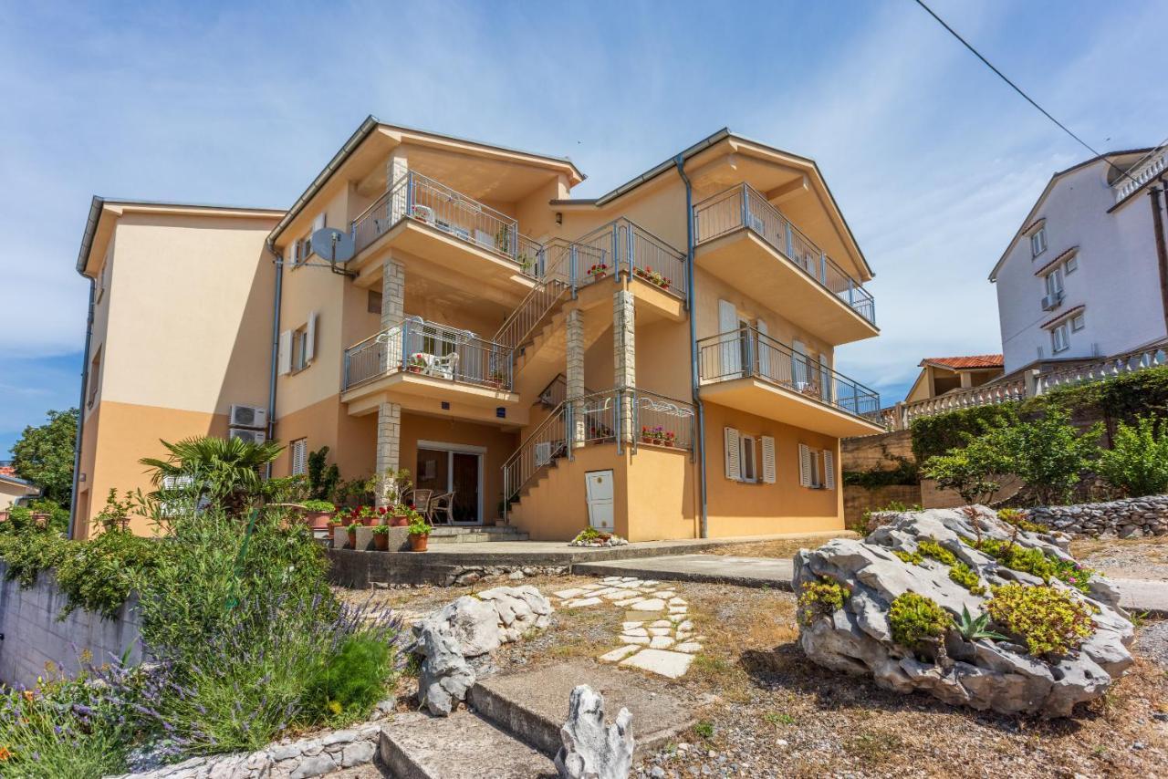 Apartmani Jarić Novi Vinodolski Bagian luar foto