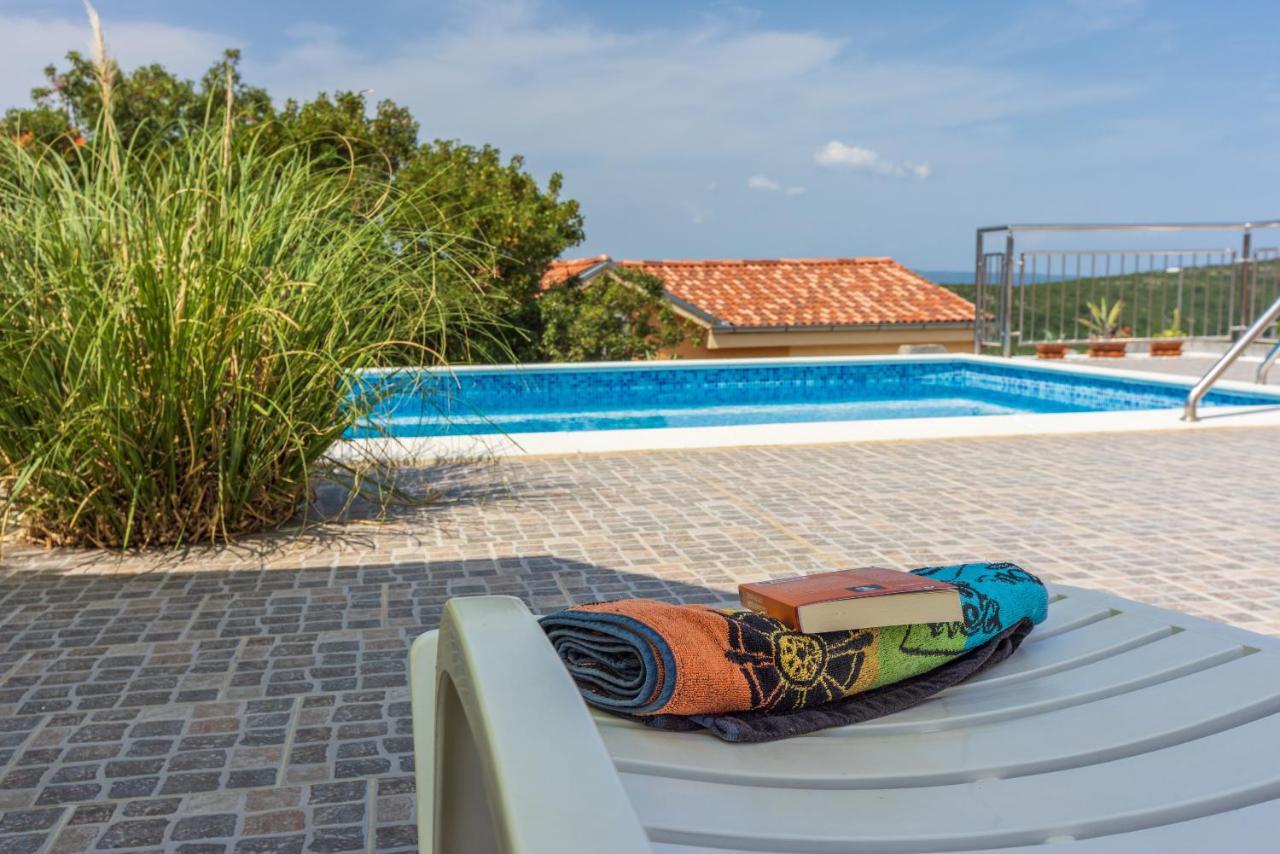 Apartmani Jarić Novi Vinodolski Bagian luar foto