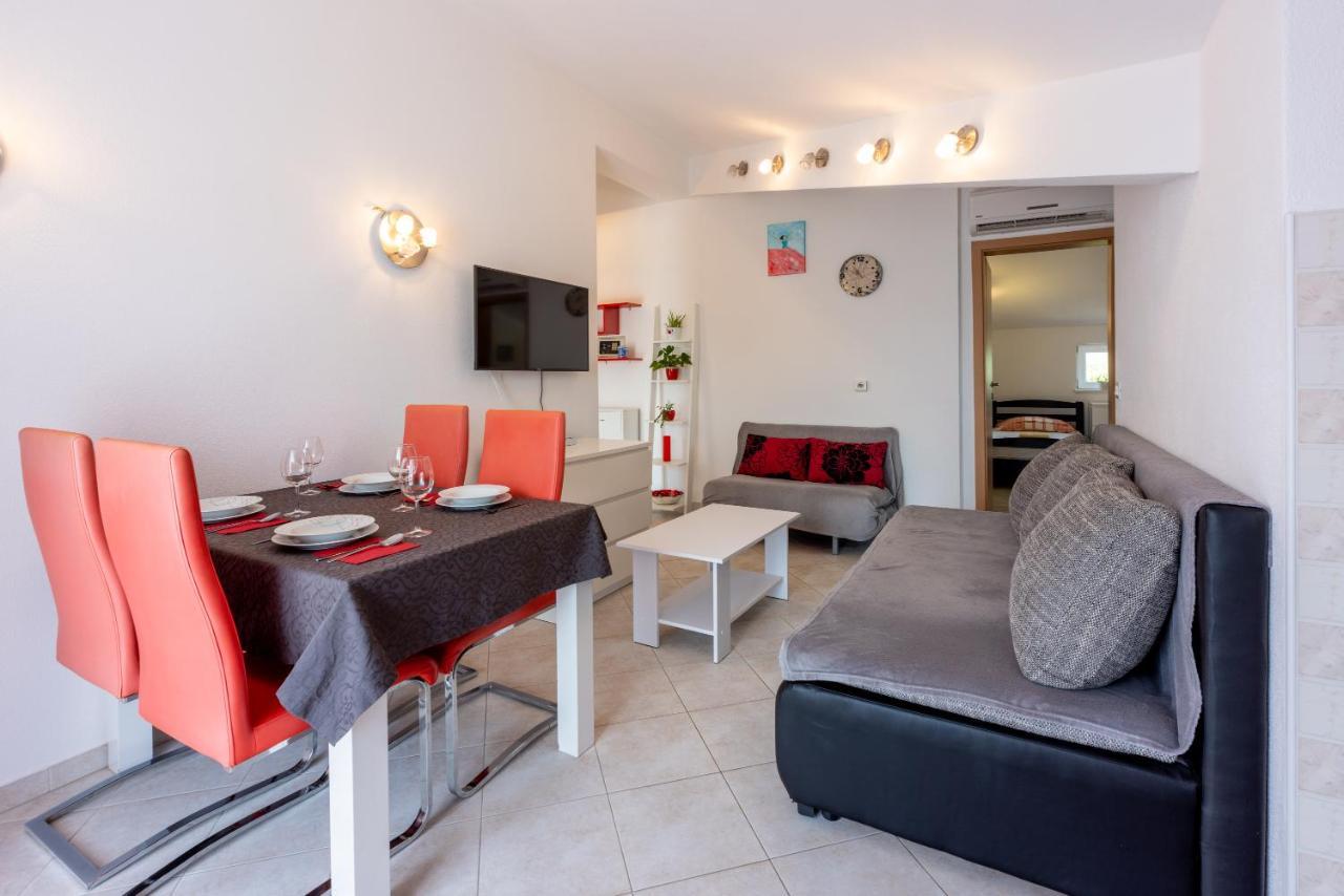 Apartmani Jarić Novi Vinodolski Bagian luar foto