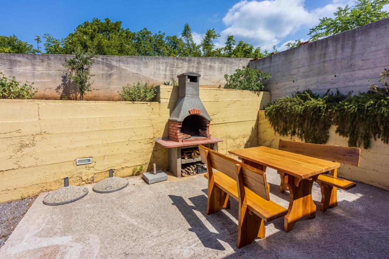 Apartmani Jarić Novi Vinodolski Bagian luar foto