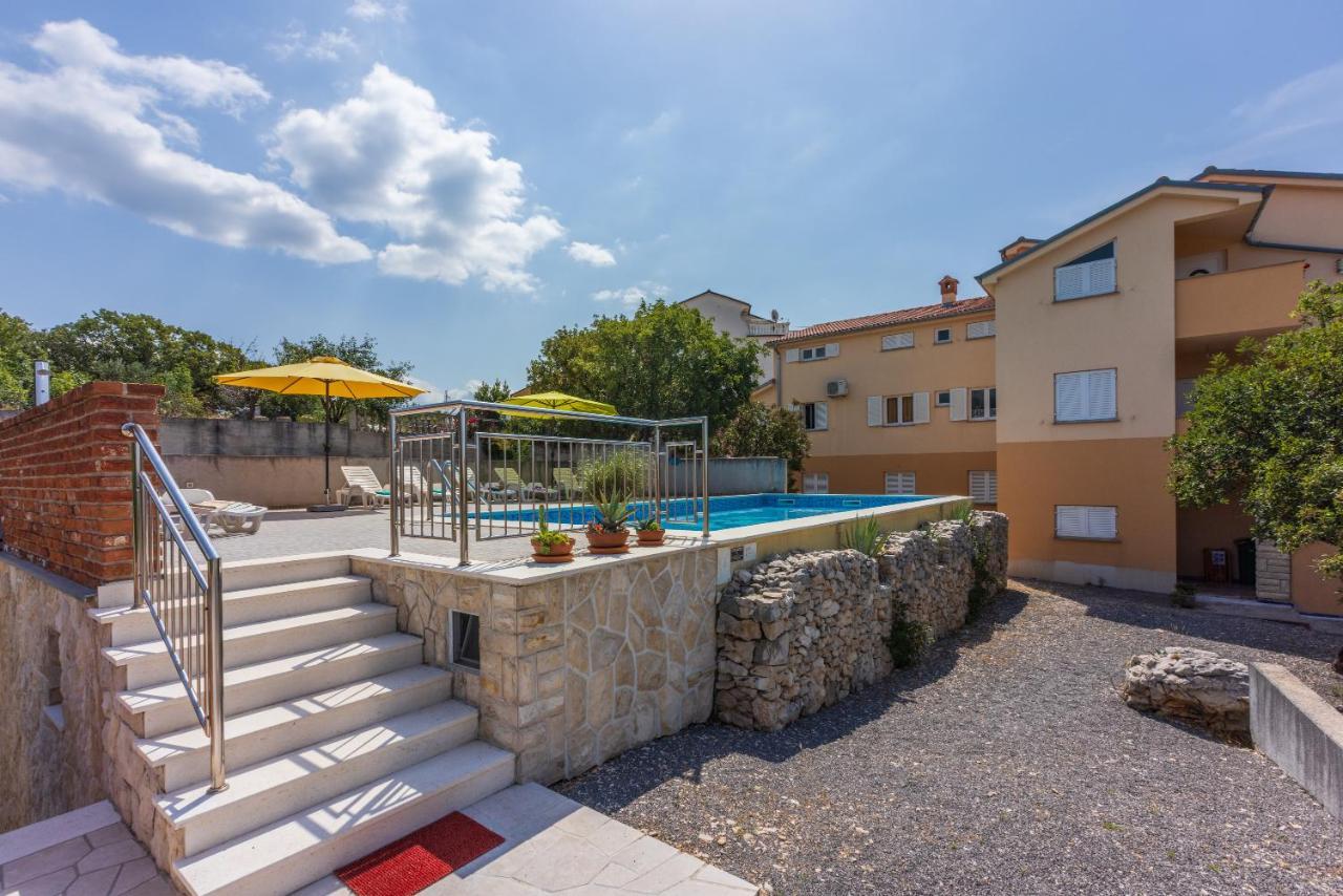 Apartmani Jarić Novi Vinodolski Bagian luar foto