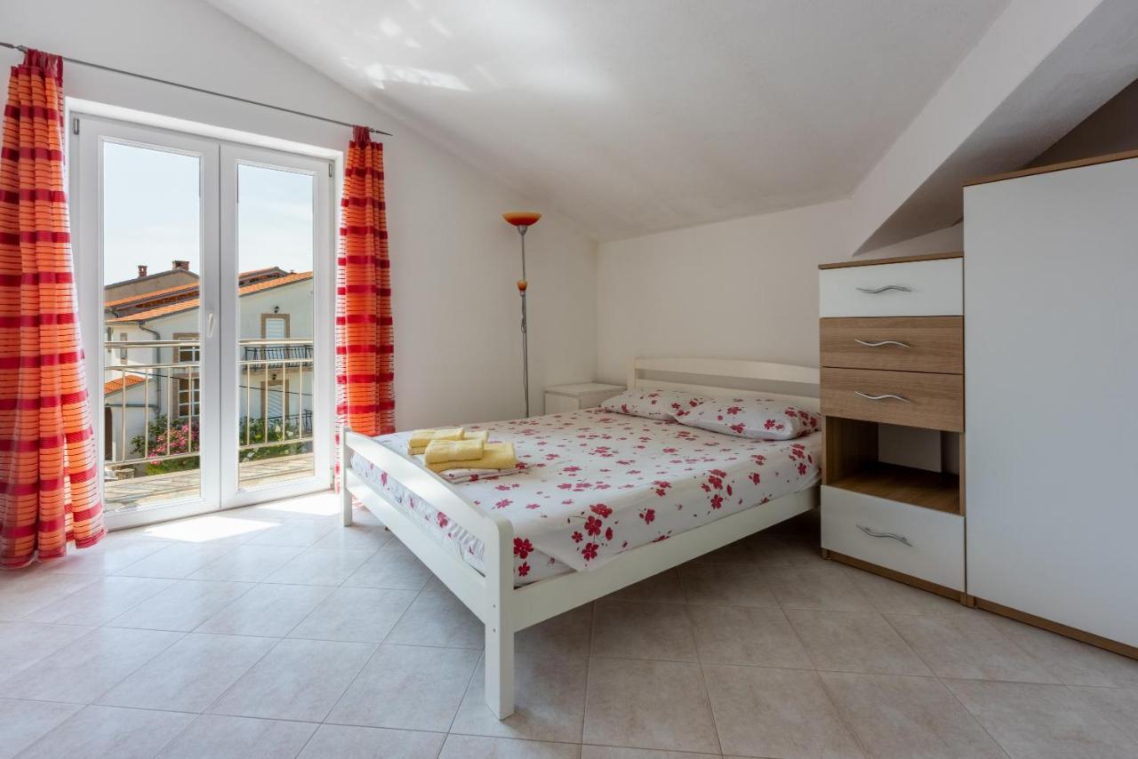 Apartmani Jarić Novi Vinodolski Bagian luar foto