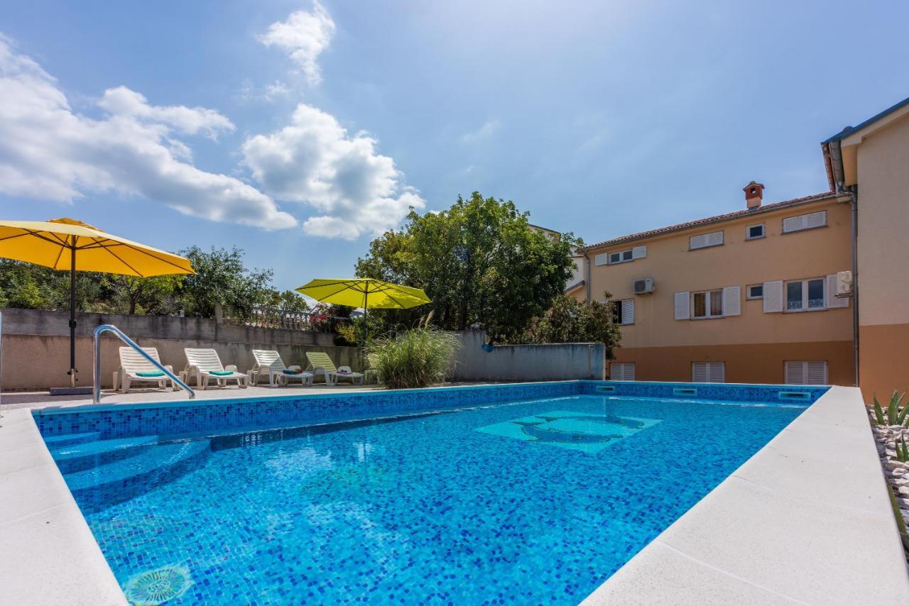 Apartmani Jarić Novi Vinodolski Bagian luar foto